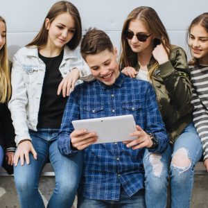tehnologie adolescenti